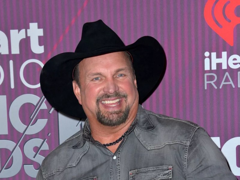 Garth Brooks surprises audience at George Strait’s benefit for Texas flood victims