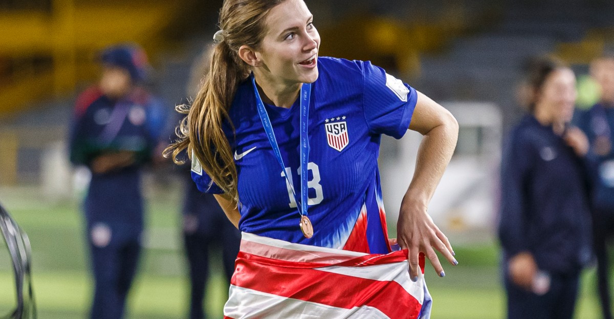 Notre Dame defender Leah Klenke returning home, signing with Houston Dash