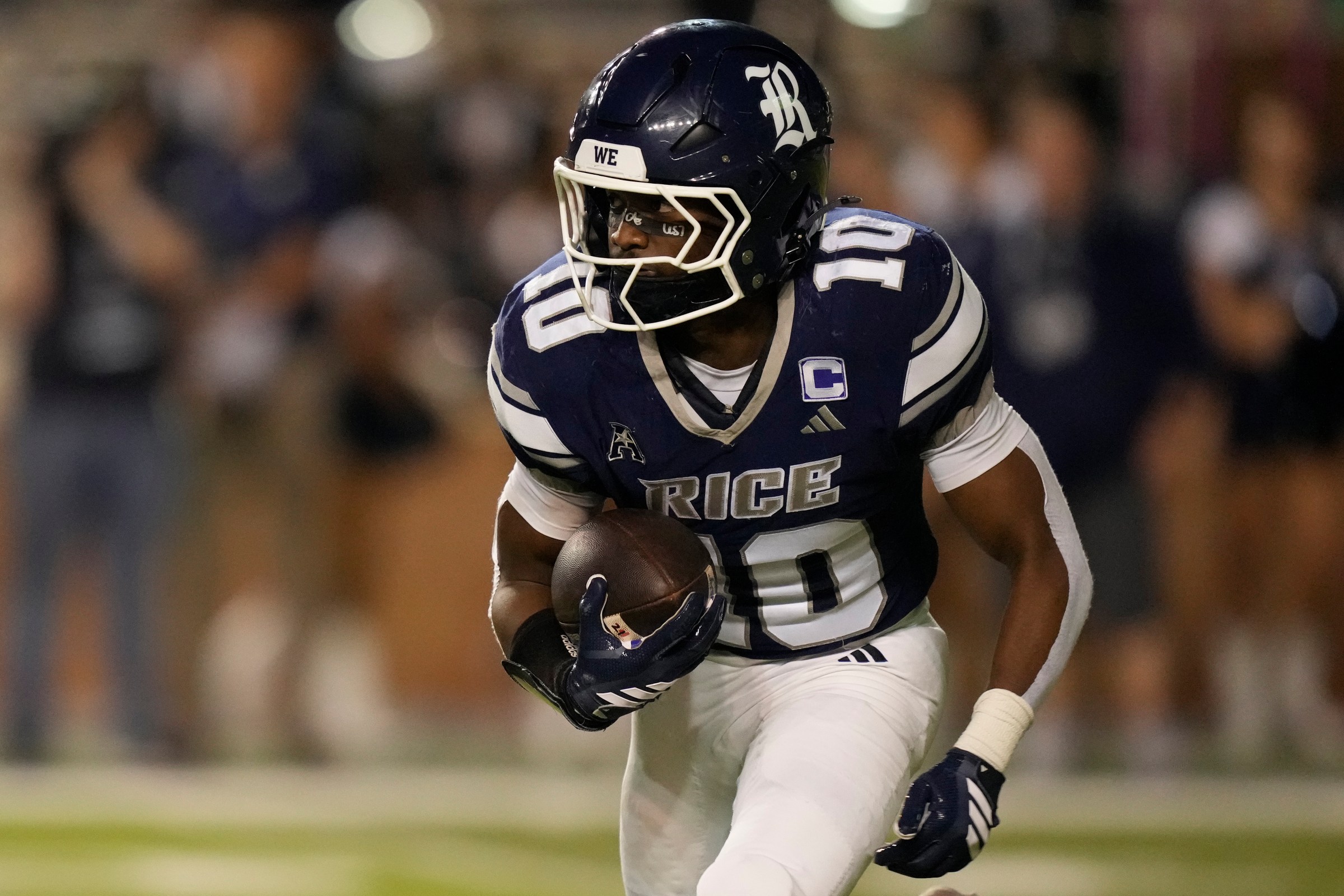HOUSTON, TEXAS - NOVEMBER 22: Quinton Jackson #10 of the Rice Owls returns a kickoff during the second quarter against the North Texas Mean Green at Rice Stadium on November 22, 2025 in Houston, Texas. (Photo by Kevin M. Cox/Getty Images)