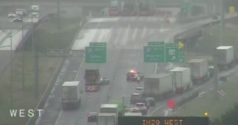 Westbound I-20 closed at I-45 after crash involving semis, Dallas fire truck