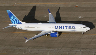 United 737 MAX Pilot Overshoot Runway at Houston Airport