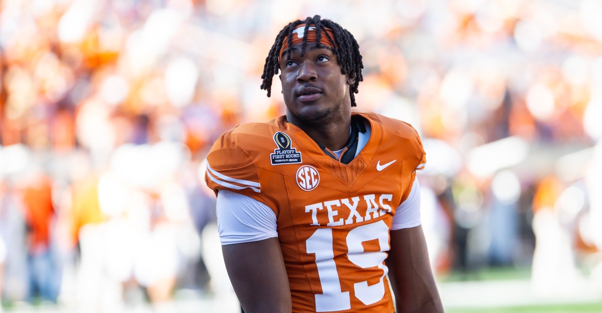 Texas EDGE Zina Umeozulu to enter the NCAA transfer portal