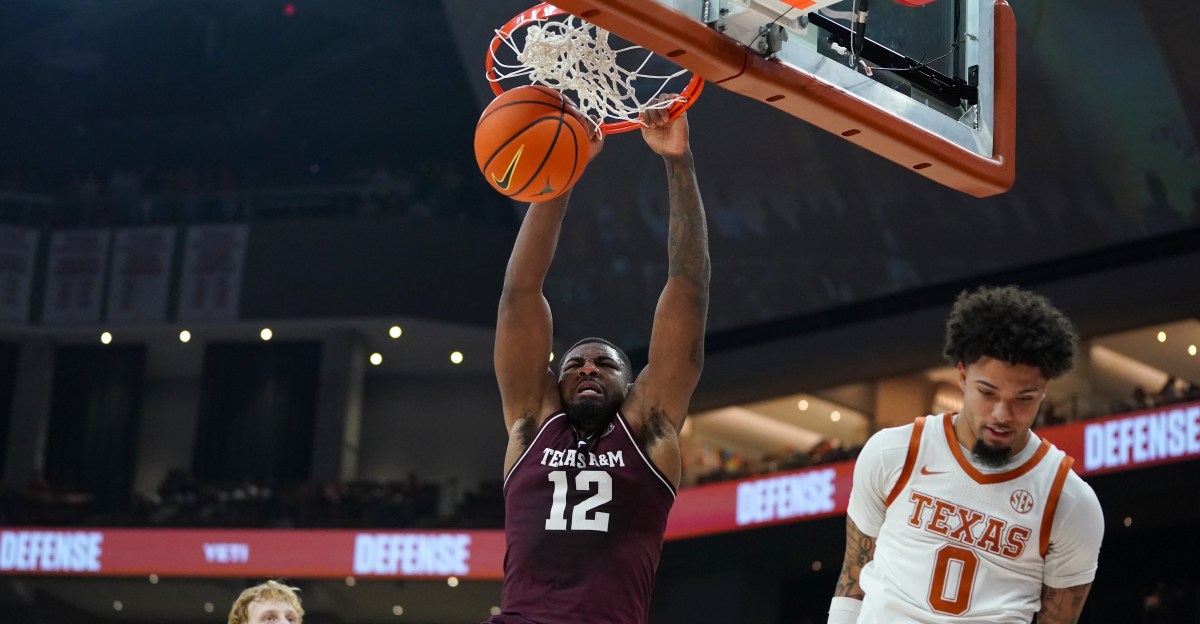 Texas A&M pushes past Texas in 74-70 win