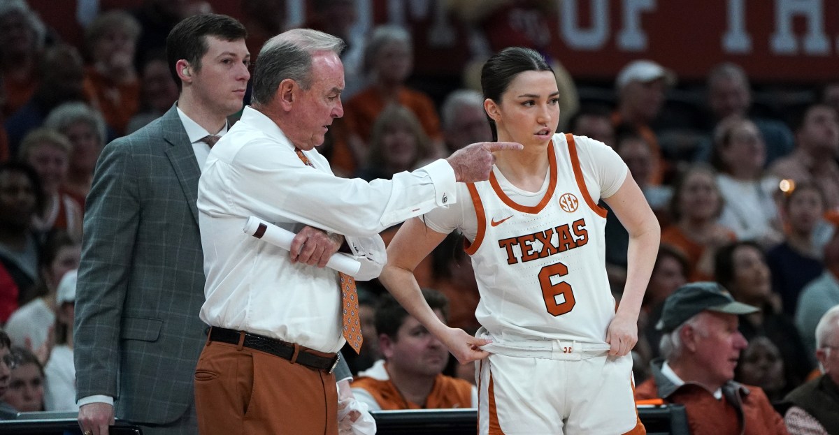 No. 4 Texas demolishes Texas A&M, 80-35