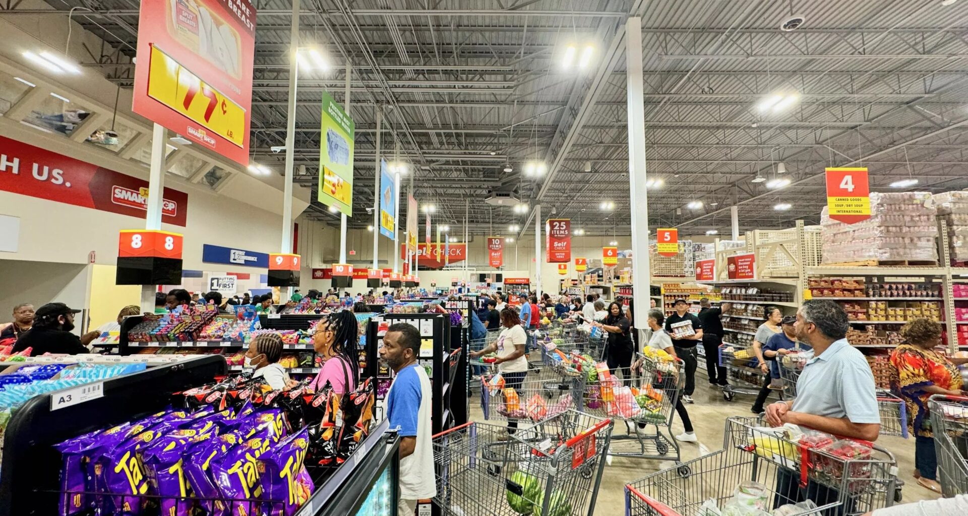 long lines at Joe V's