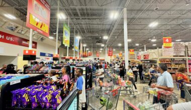 long lines at Joe V's