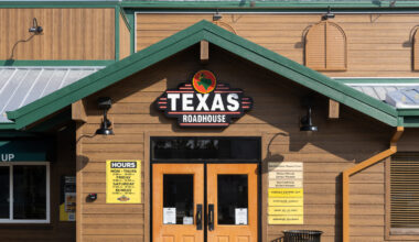9 Ways Rival Steakhouse Chains Outshine Texas Roadhouse