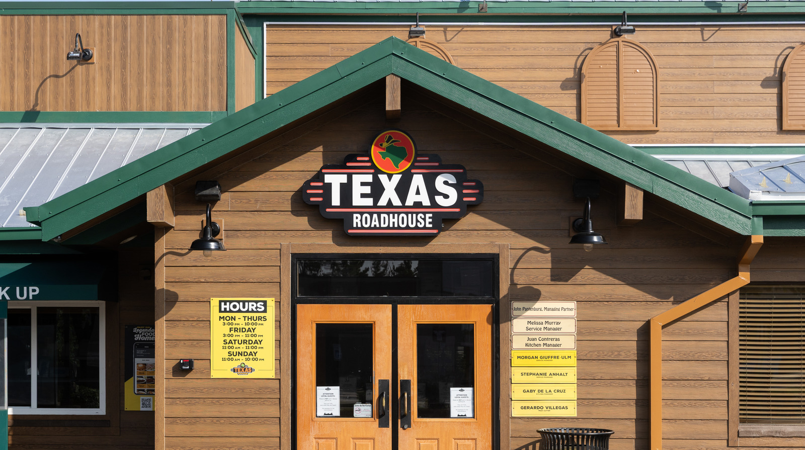 9 Ways Rival Steakhouse Chains Outshine Texas Roadhouse