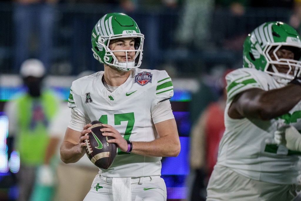 North Texas quarterback Drew Mestemaker (17) looks to throw during the American Conference championship.