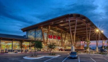 Houston winter storm: H-E-B store hours Sunday; Walmart