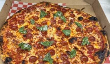 Ozzi's Pizza Fort Worth serves NY-style pies to-go