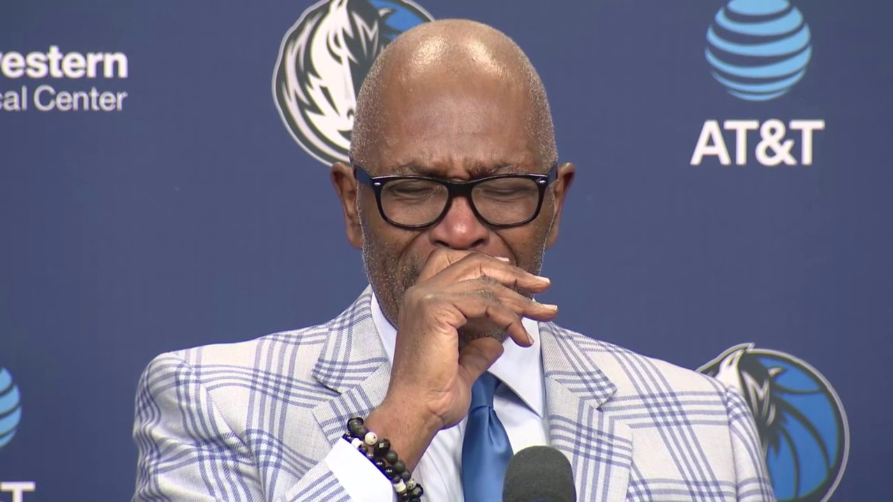 Mark Aguirre becomes emotional as Mavs retire his jersey