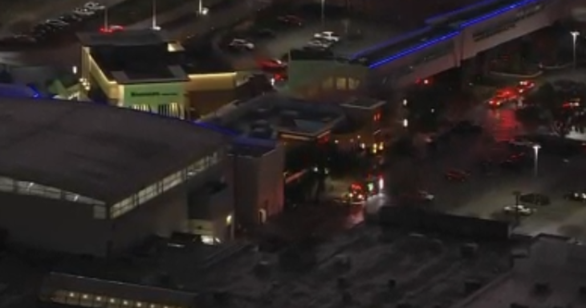 Memorial City Mall evacuated due to reported ammonia leak