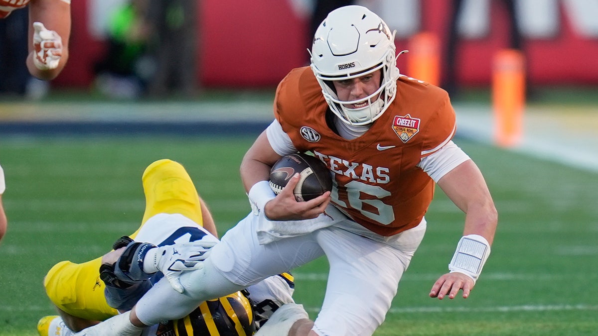 Arch Manning dives forward