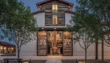 TX Whiskey Vino de Naranja: Bourbon Aged in Wine Casks