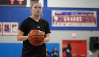 Gregory-Portland's Bella Davis surpasses 1,500 career points