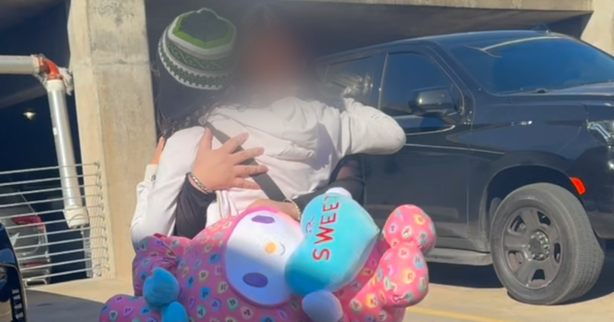 Portland girl reunited with mother after police track her to Mexico