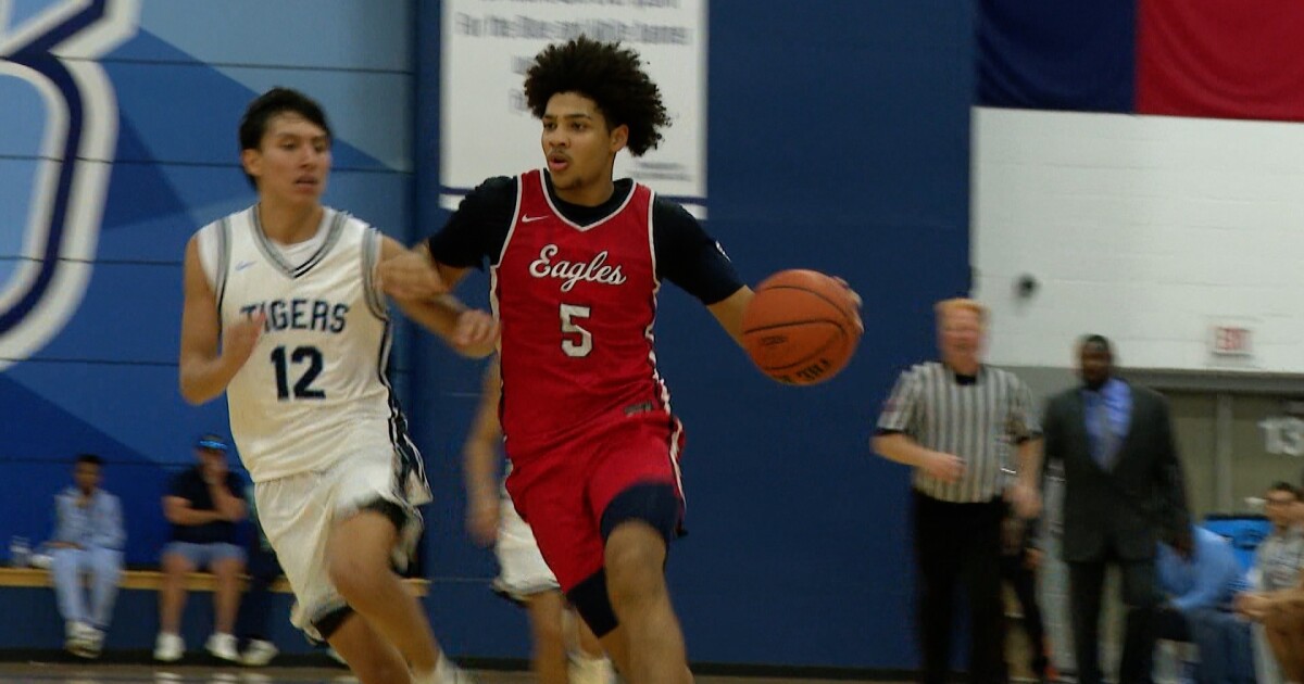 Veterans Memorial stays undefeated in UIL District 29-5A, Ray outscores King