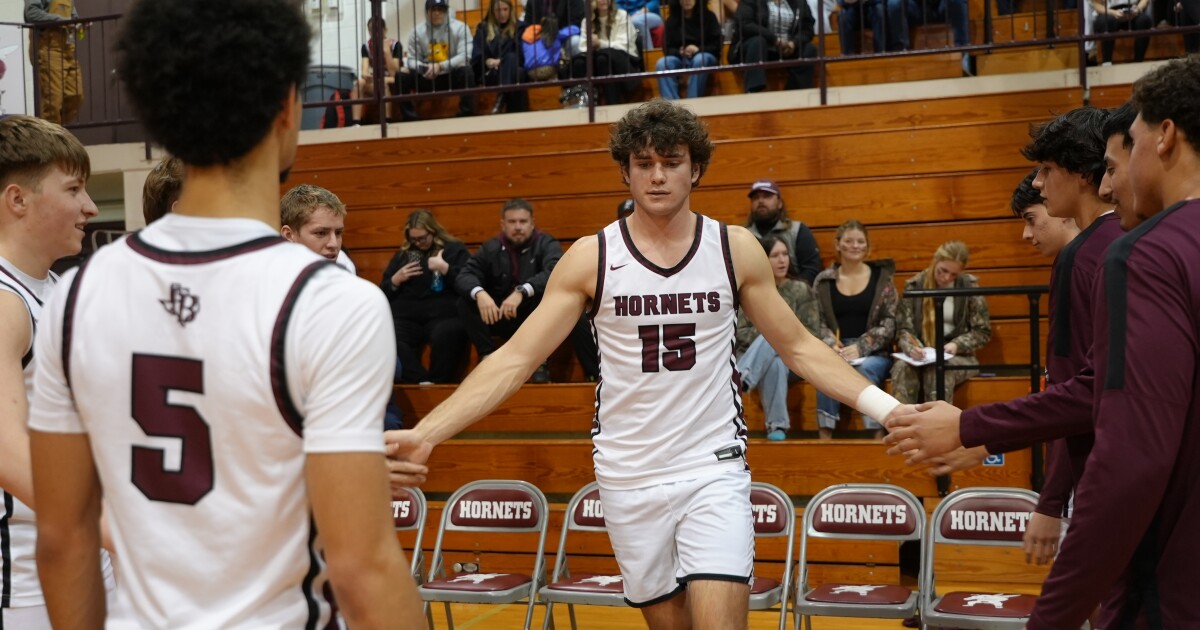 Flour Bluff boys basketball takes UIL District 29-5A lead, outscores Ray 58-56