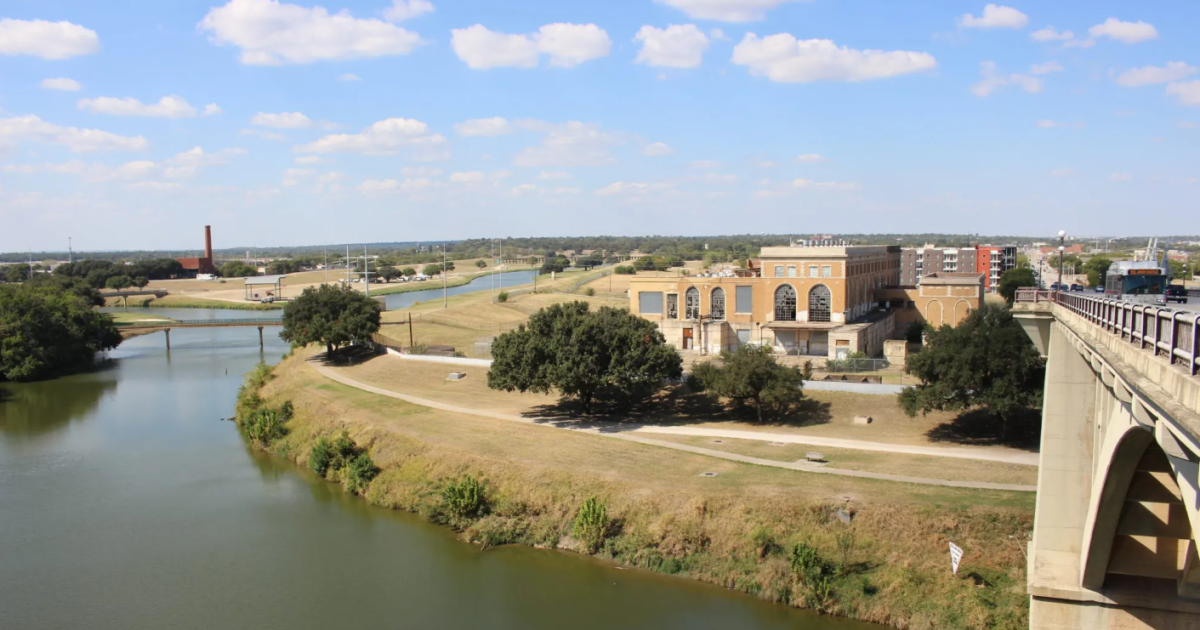 Fort Worth City Council weighs endangered landmark status for TXU plant