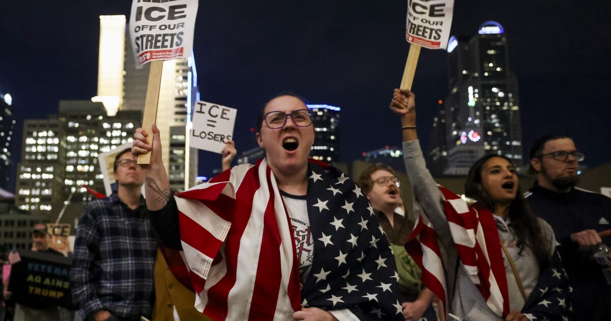 About 1,000 turn out at Dallas City Hall to protest Minneapolis ICE shooting