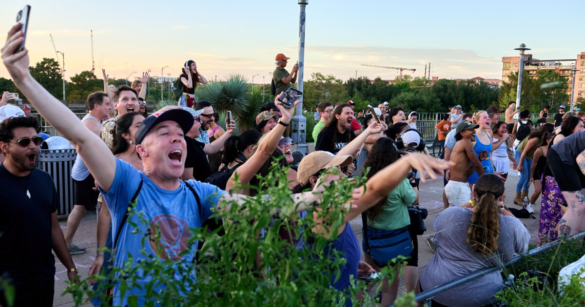 Austin scream club invites people to yell their feelings out