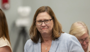 Rep. Julie Johnson traded stocks from company that helps Trump’s deportation efforts