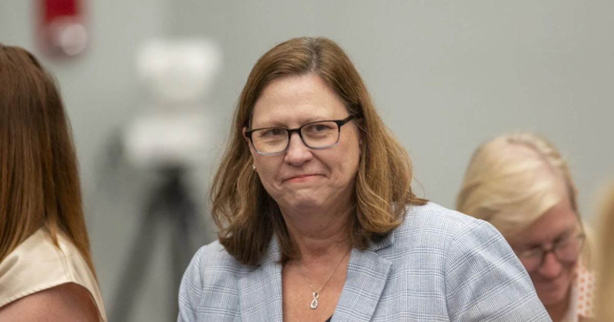 Rep. Julie Johnson traded stocks from company that helps Trump’s deportation efforts