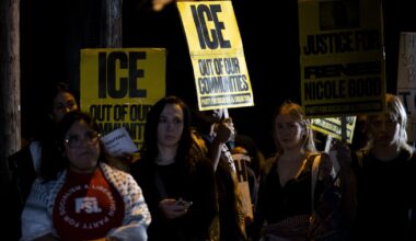 Austin activists hold anti-ICE protest after Minneapolis shooting
