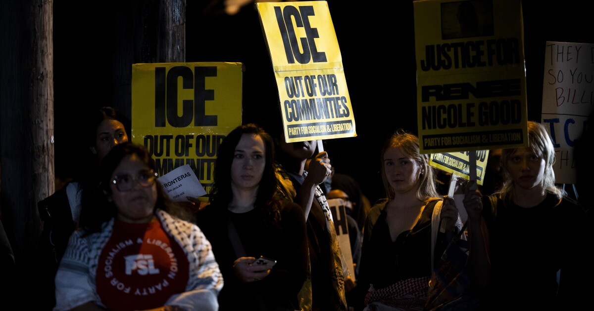 Austin activists hold anti-ICE protest after Minneapolis shooting