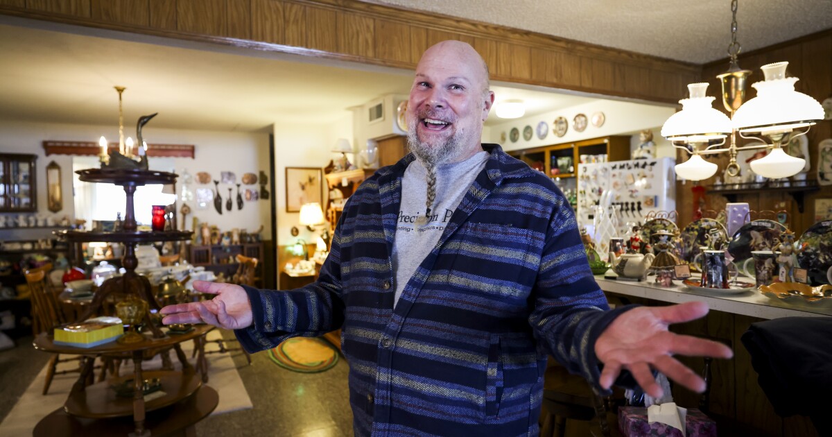 Cat house 'purrrge' brings North Texas residents to Arlington estate sale. Round 2 is coming soon