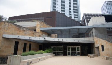 Austin leaders vote down stricter spending rules