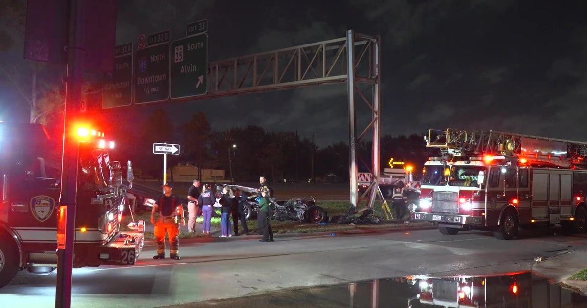 Teen charged in Houston crash that left 2 passengers dead