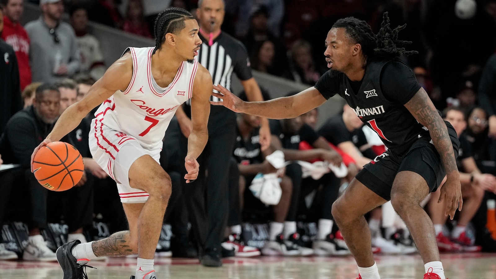 Milos Uzan scores 16, No. 10 Houston beats Cincinnati 76-54
