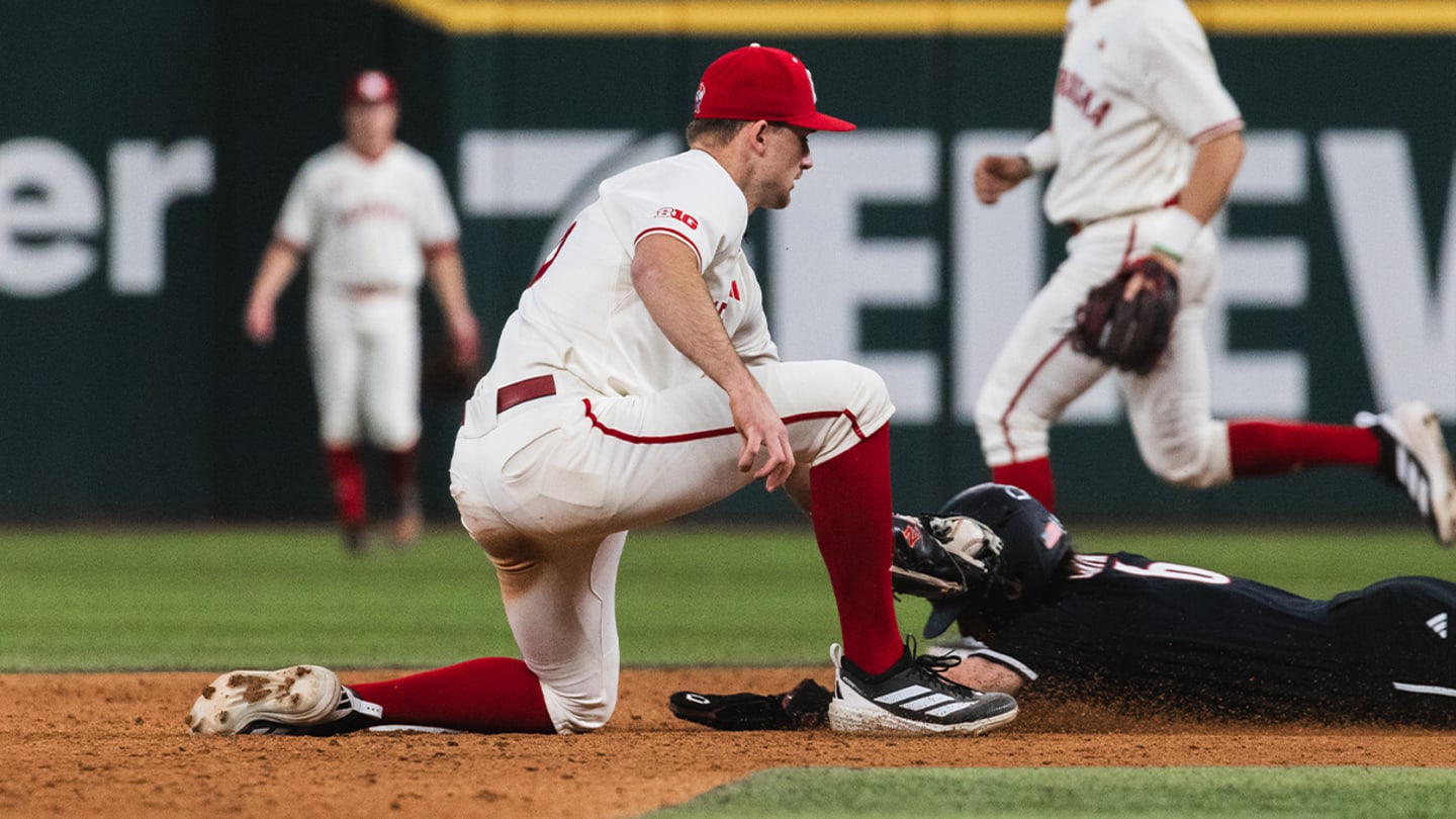 No. 15 Louisville's Sixth-Inning Scoring Dooms Nebraska Baseball in Arlington