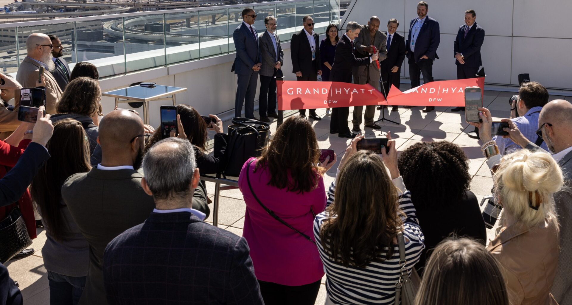 $34M renovation of DFW Airport hotel lands a pool on its ‘flight deck’