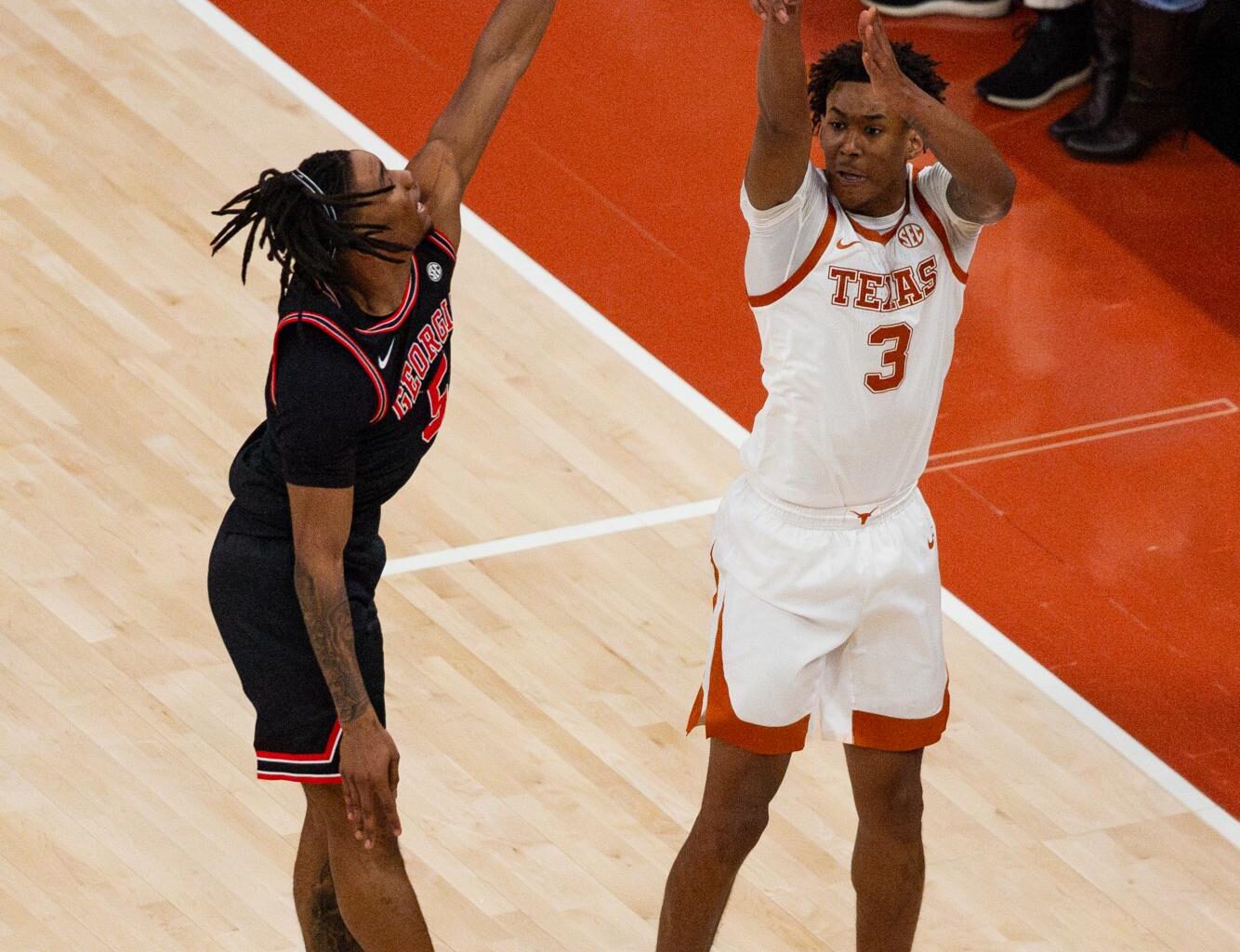 Texas men’s basketball overcomes sluggish start, prevails against rival Oklahoma – The Daily Texan