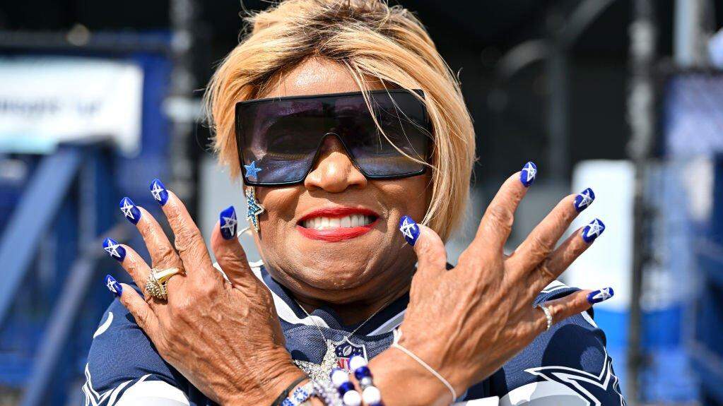 Dallas Cowboys superfan Carolyn Price dies at 82