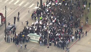 Dallas ISD students hold large ICE walkout