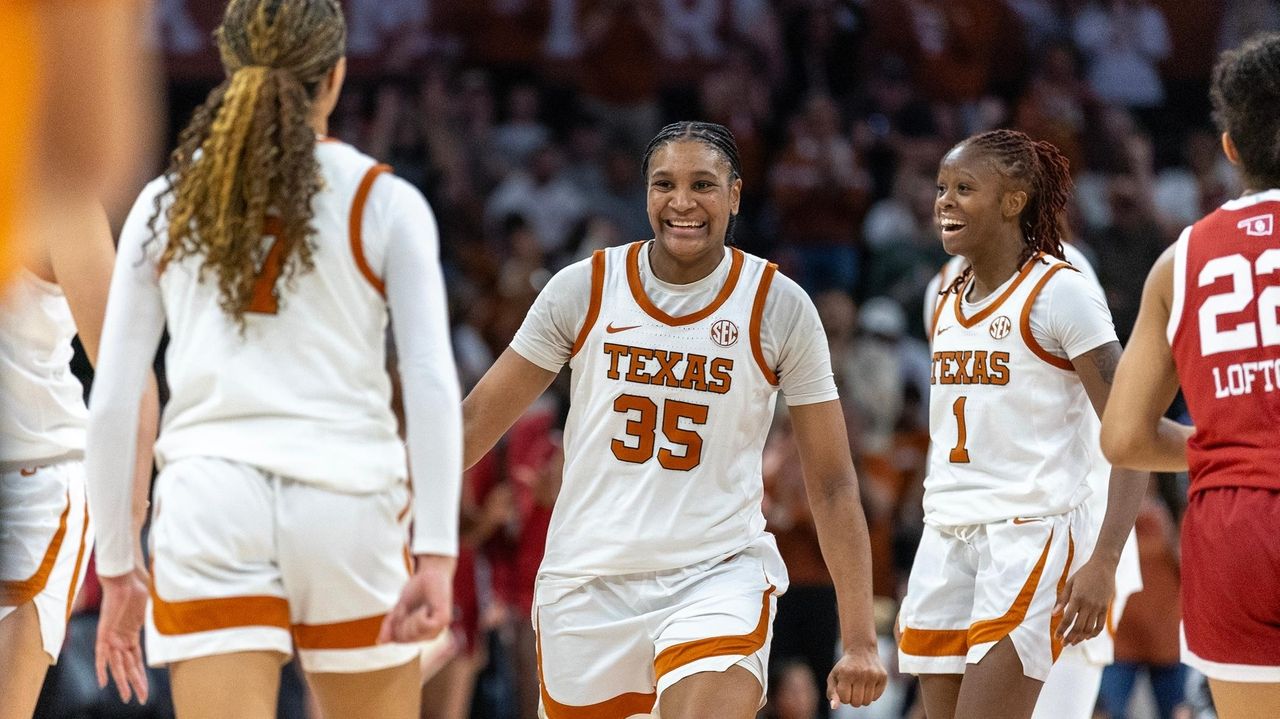 Booker, Carlton score 16 each as No. 4 Texas beats No. 10 Oklahoma 78-70