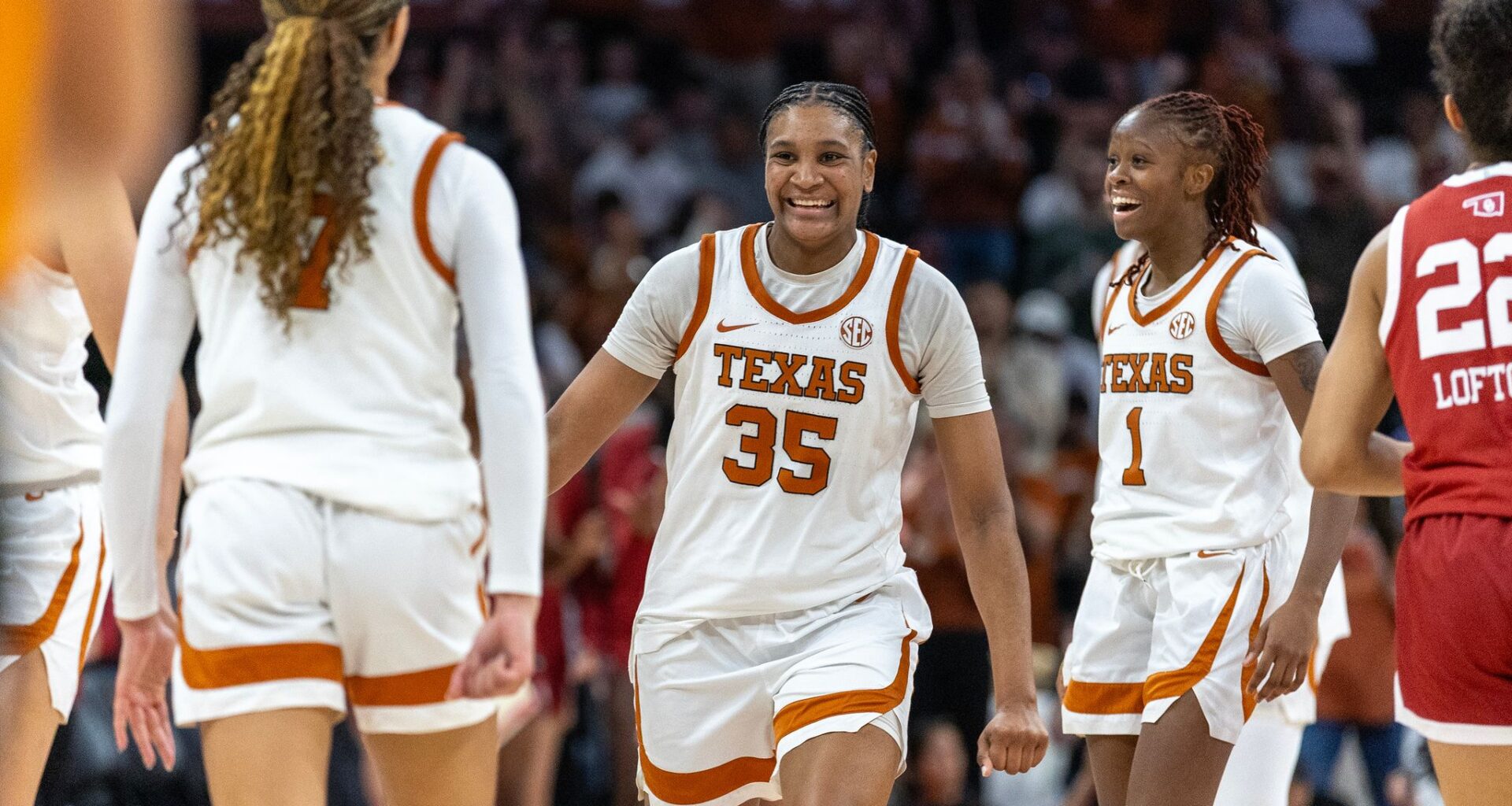 Booker, Carlton score 16 each as No. 4 Texas beats No. 10 Oklahoma 78-70