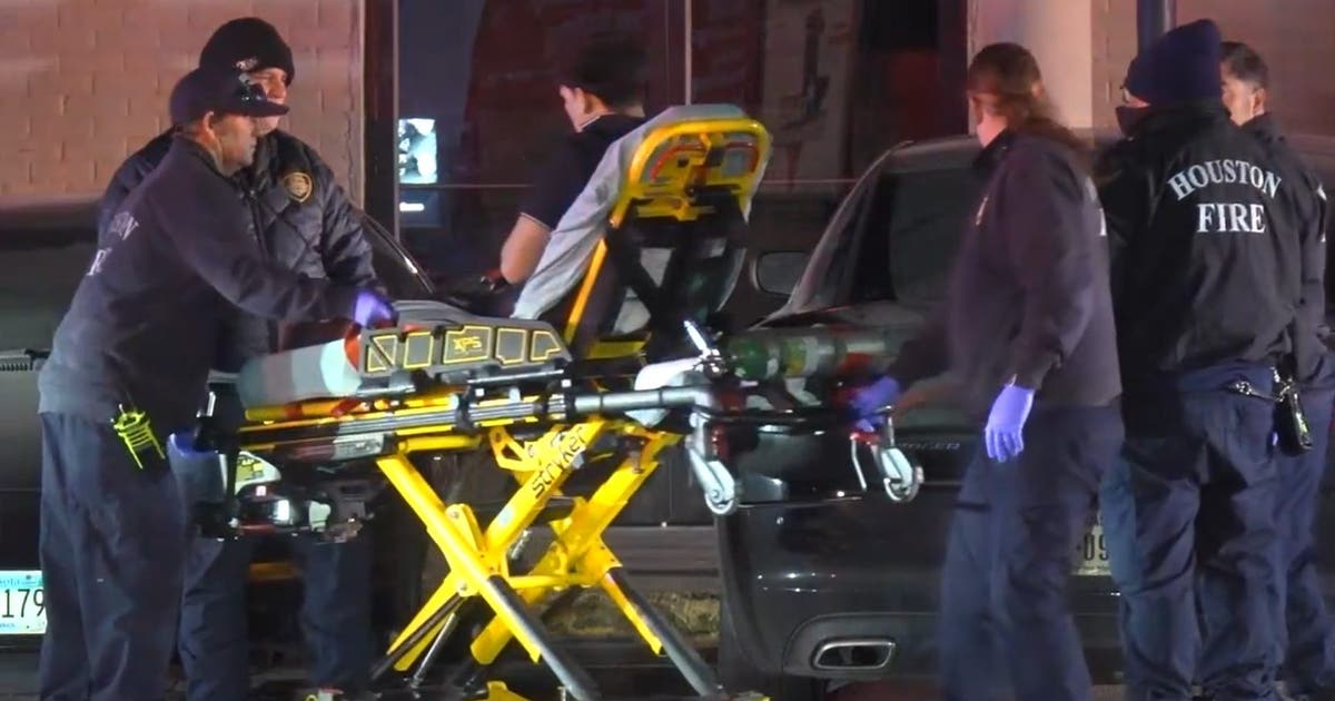 Teen girl among 2 shot during altercation outside Houston club