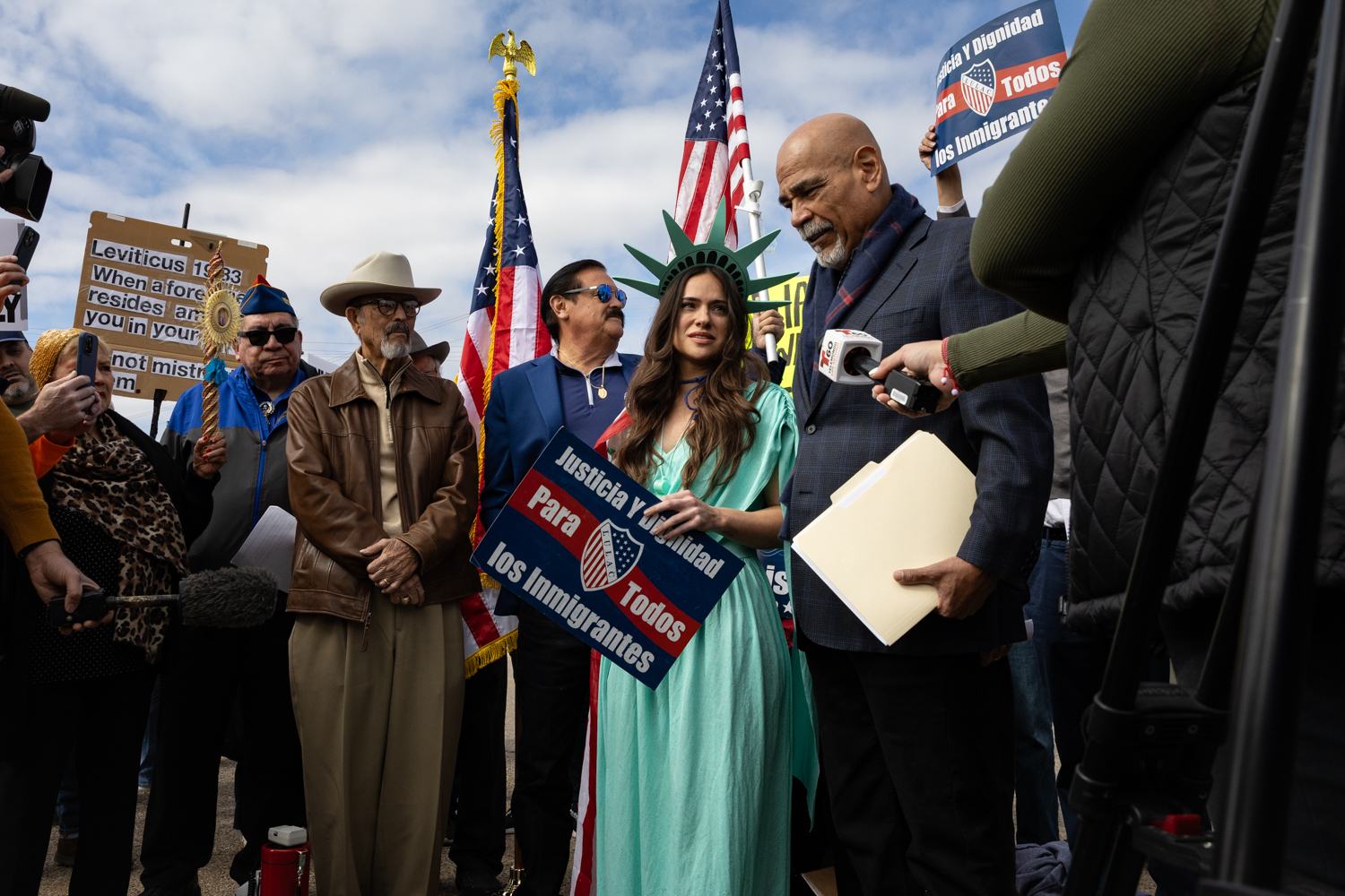 What we saw as anti-ICE activists demonstrated Sunday outside the Dilley detention center