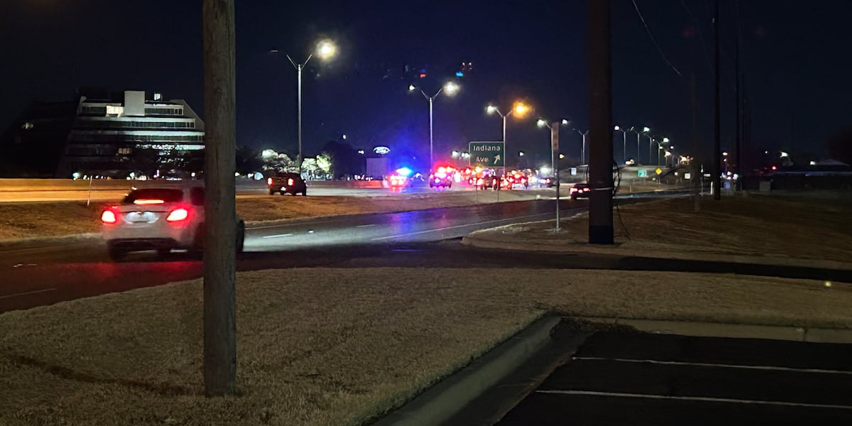 1 seriously injured in Monday night rollover near S. Loop 289, University Ave.