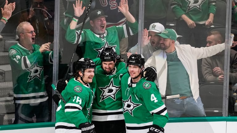 Dallas Stars' Sam Steel (18), Jamie Benn (14) and Miro...