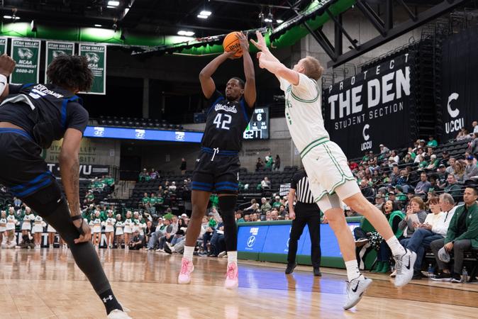 MBB: Mavs Drop 81-60 Decision at Utah Valley