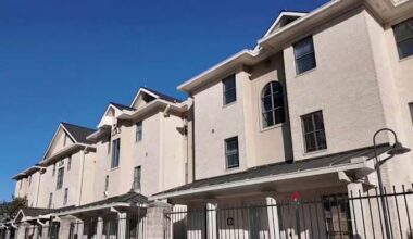 Armed robbery outside University of Houston townhome community frightens and frustrates students