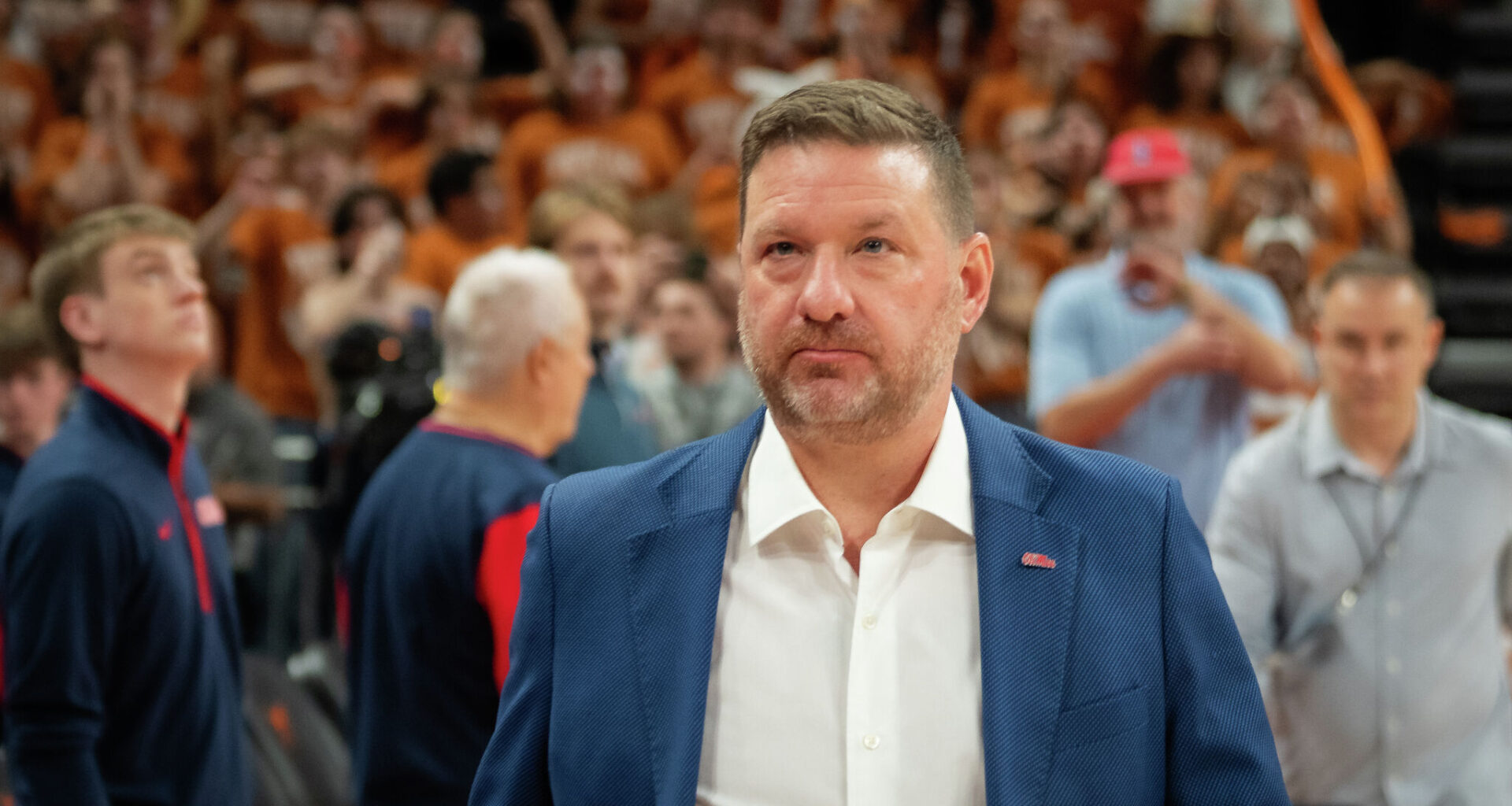 How Texas basketball fans reacted to former coach Chris Beard's return