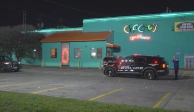 ‘Irate’ customer shoots at restaurant, strikes woman after being refused service, Houston police say