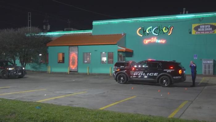‘Irate’ customer shoots at restaurant, strikes woman after being refused service, Houston police say
